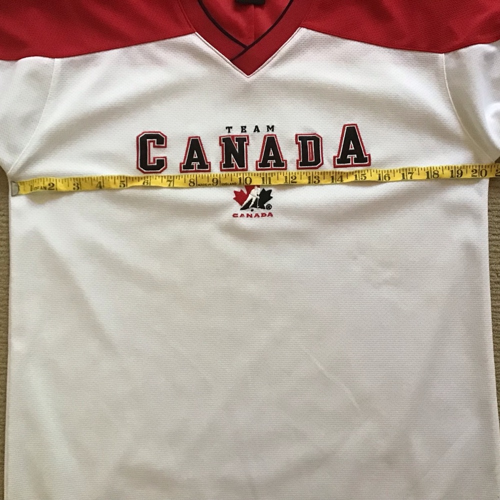 Nike Team Canada White and Red Hockey Jersey - Picture 5 of 7